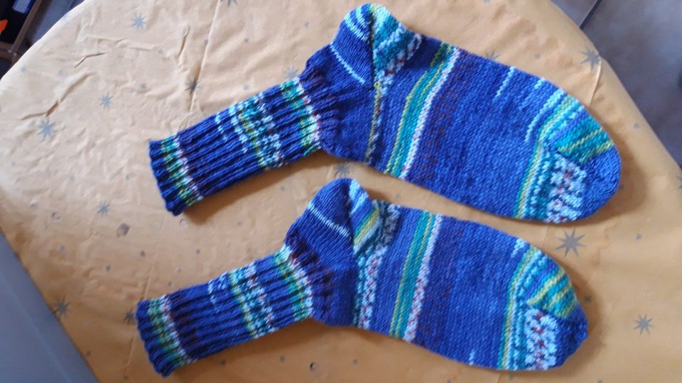 Selbstgestrickte Socken in Fürth