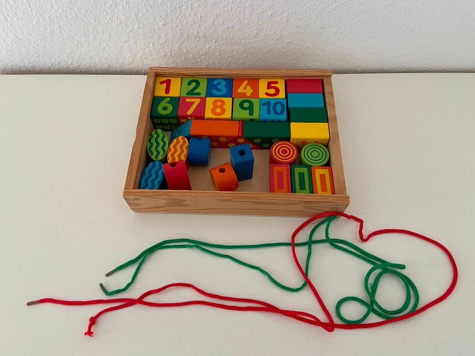 Holzspielzeug – Fädelspielzeug - Lena in Ulm