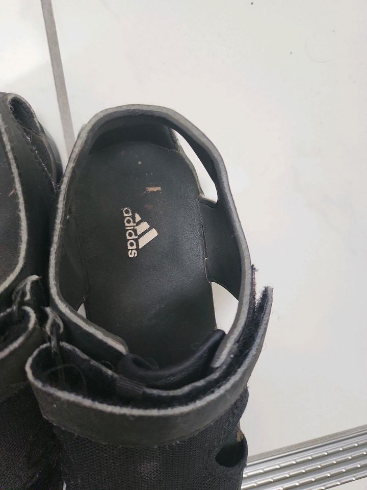 Sandalen Adidas in Iphofen