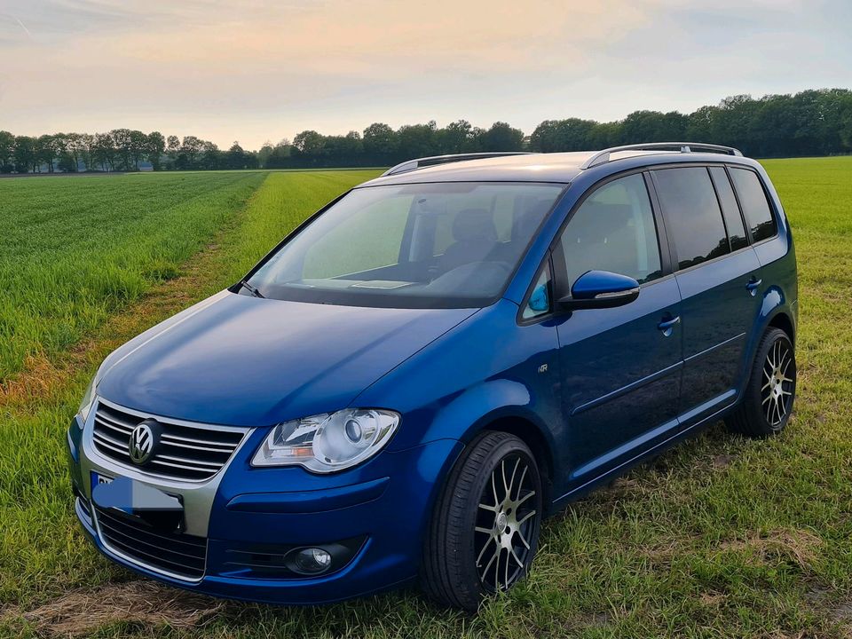 Vw Touran 1.4 Tsi R-line in Schiffdorf