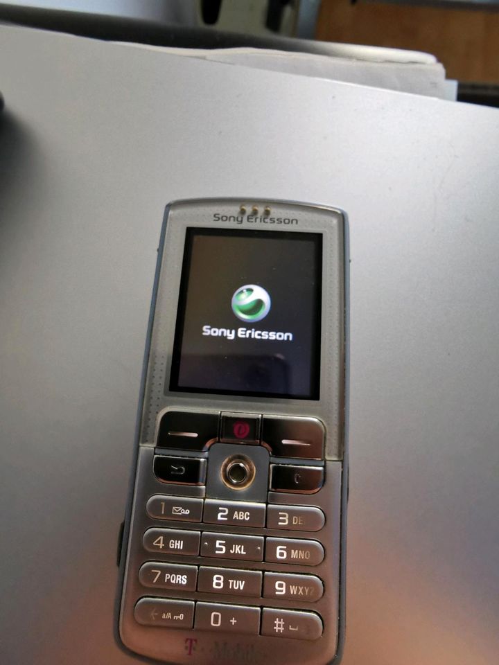 Autotelefon Sony Ericsson K750i mit Autoadapter für Audi in München