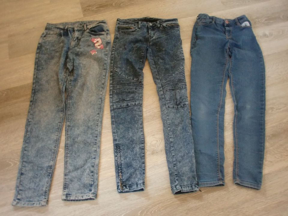 20 teiliges Bekleidungs Paket 158/164 Leggins, Pullover.... in Axstedt