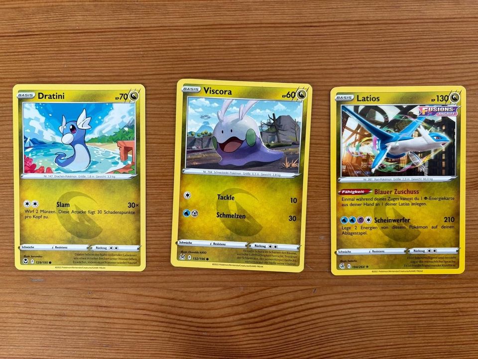 Pokemon Kartensammlung mit Sammelalbum Pikachu Evoli, 225 Karten in Rehna