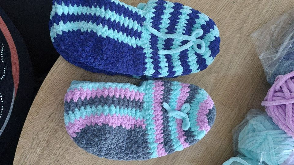 socken, hausschuhe, handarbeit in Aulendorf