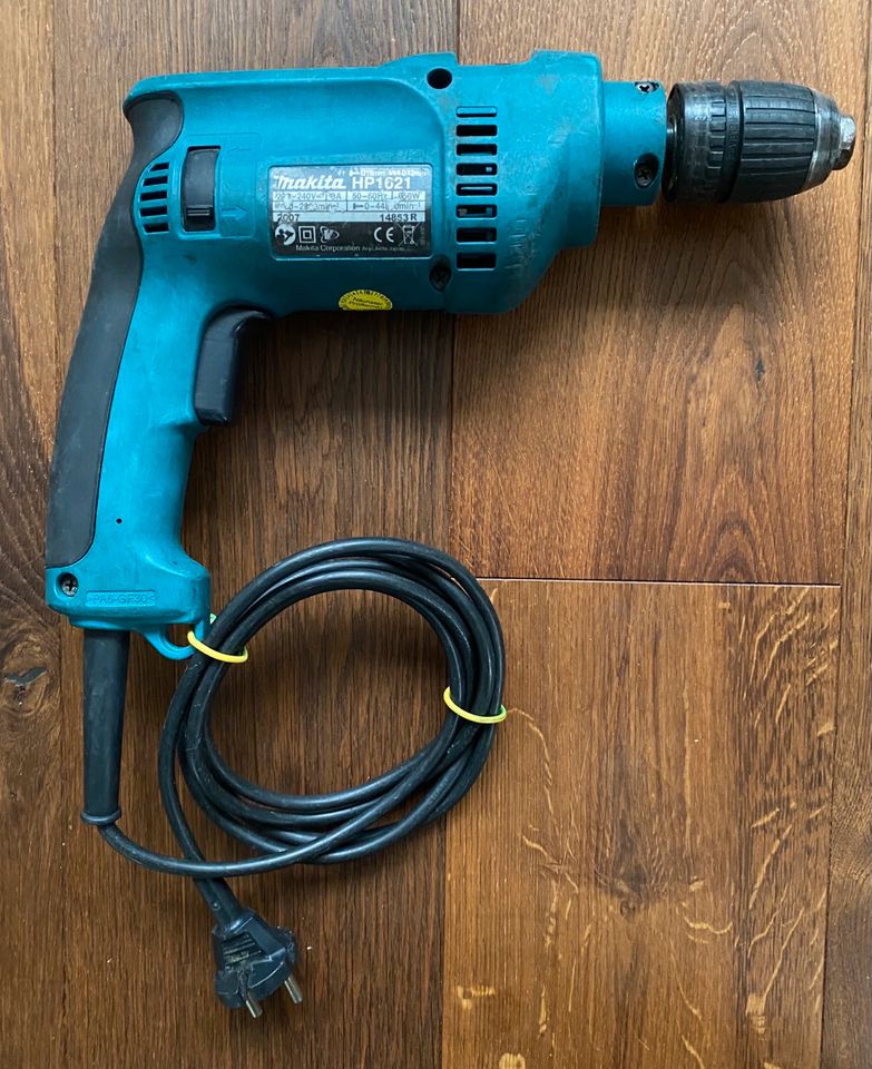 Makita HP1621 Schlagbohrmaschine in Roth