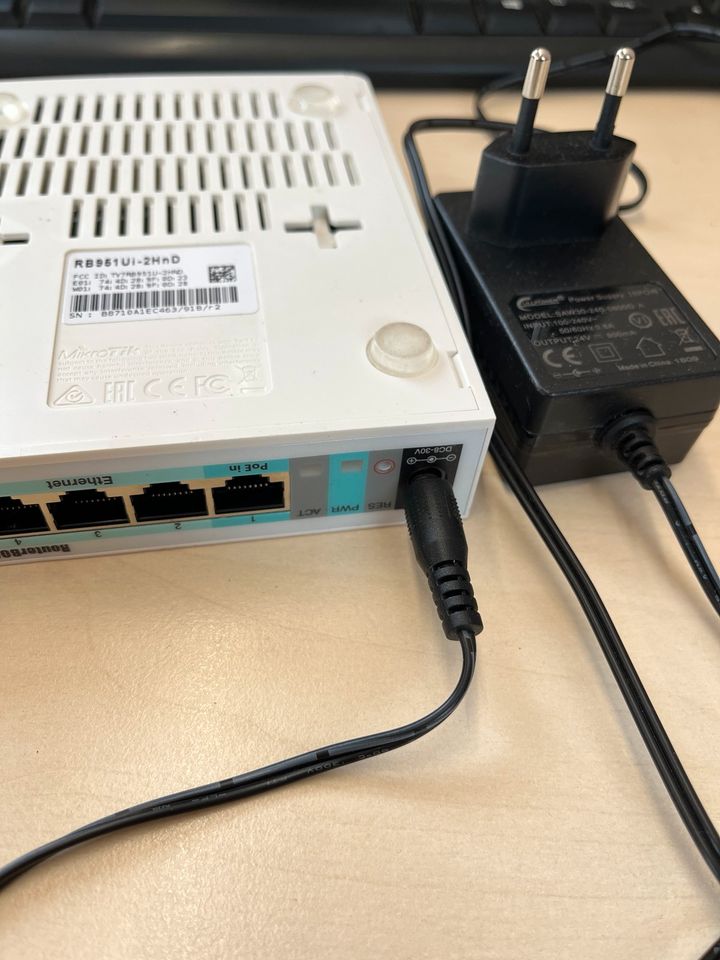 MikroTik RB951Ui-2HnD | 2.4 GHz WLAN Accesspoint, 5 x RJ45,gebrau in Gengenbach