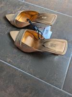 Neu mit Etikett: goldene Absatz Sandalen, Zara, Gr. 36 Brandenburg - Rehfelde Vorschau