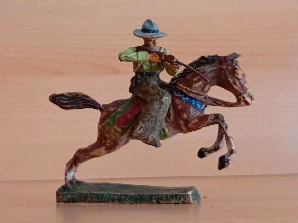 Elastolin⚜️Pferd springend mit Cowboy Reiter Masse Figur Spielzeu in Lengenfeld Vogtland