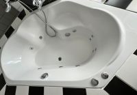 Badewanne Eckbadewanne Whirpool Schleswig-Holstein - Göhl Vorschau