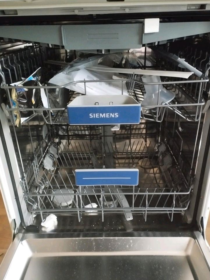 Samsung Kühlschrank und Spülmaschine Siemens in Neuss