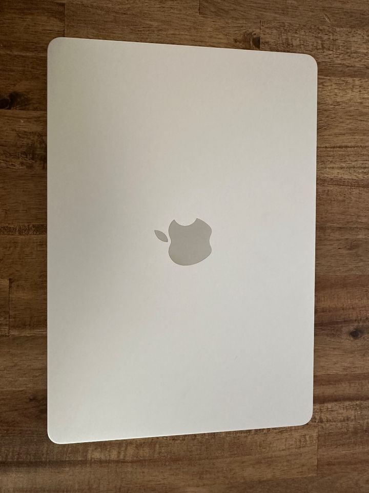 APPLE MacBook Air (2022), Notebook mit 13,6 Zoll, 256 GB in Hannover