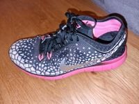 Nike free damen schwarz/ weiß/ pink Beuel - Pützchen/Bechlinghoven Vorschau