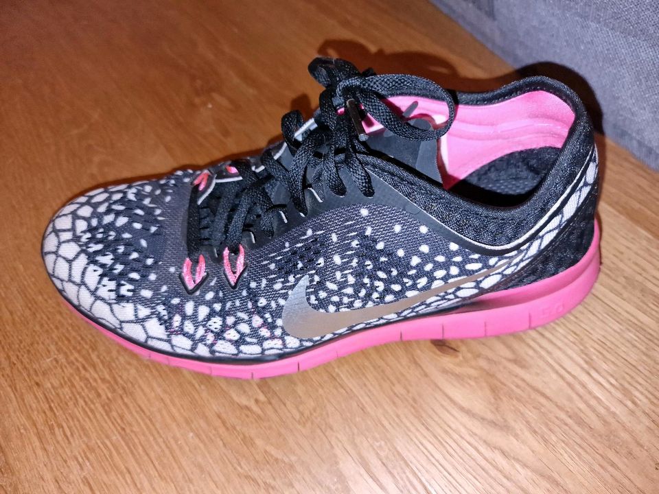 Nike free damen schwarz/ weiß/ pink in Beuel - Pützchen/Bechlinghoven |  eBay Kleinanzeigen ist jetzt Kleinanzeigen