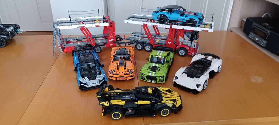 Lego Technic Autotransporter mit 5 Autos 42098 in Straubing