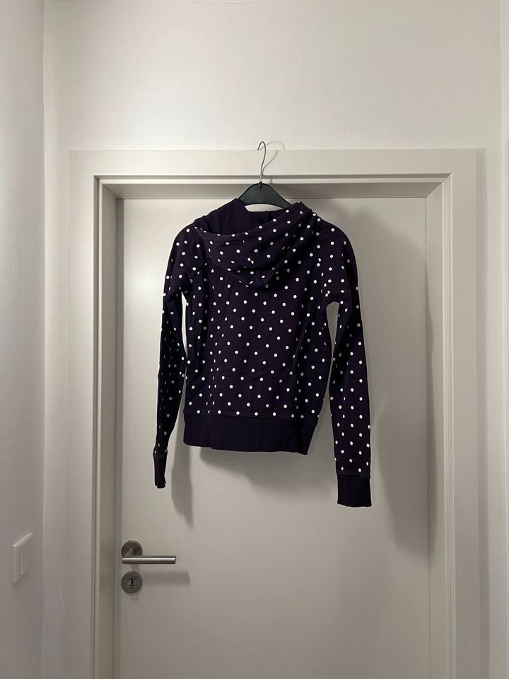 Sweatshirtjacke H&M Lila mit Polkadots in Kükels