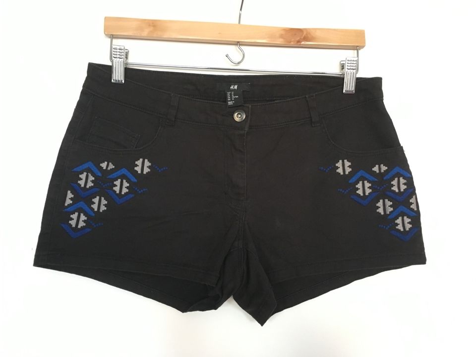 Jeans Hotpants Shorts Schwarz Blau Grau Stickerei in Berlin