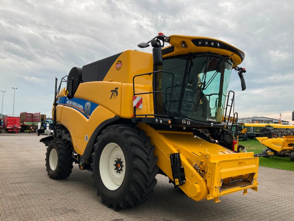 NEW HOLLAND CX 8.70 Mähdrescher Nr.: 1011 in Cloppenburg