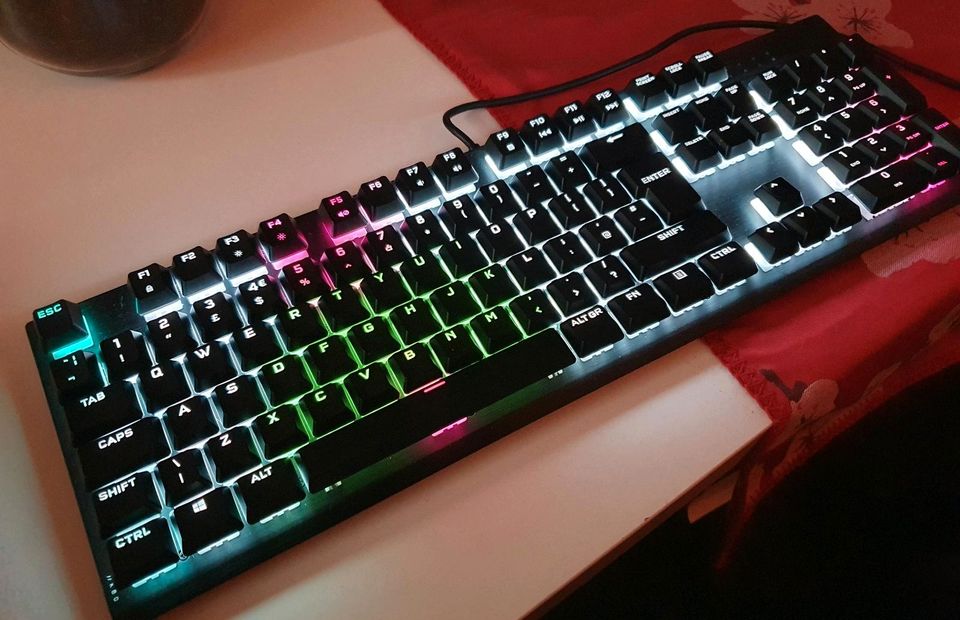 Corsair K60 RGB Pro Tastatur Englisches Layout in Wetzlar