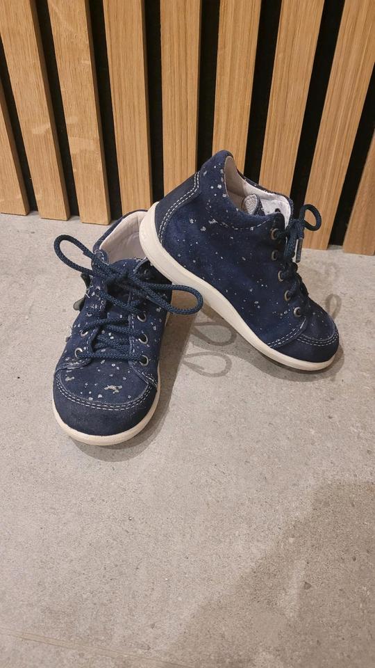 Lauflernschuhe Pepino Gr. 23 dunkelblau Glitzer Schmetterling in Sulzbach a. Main