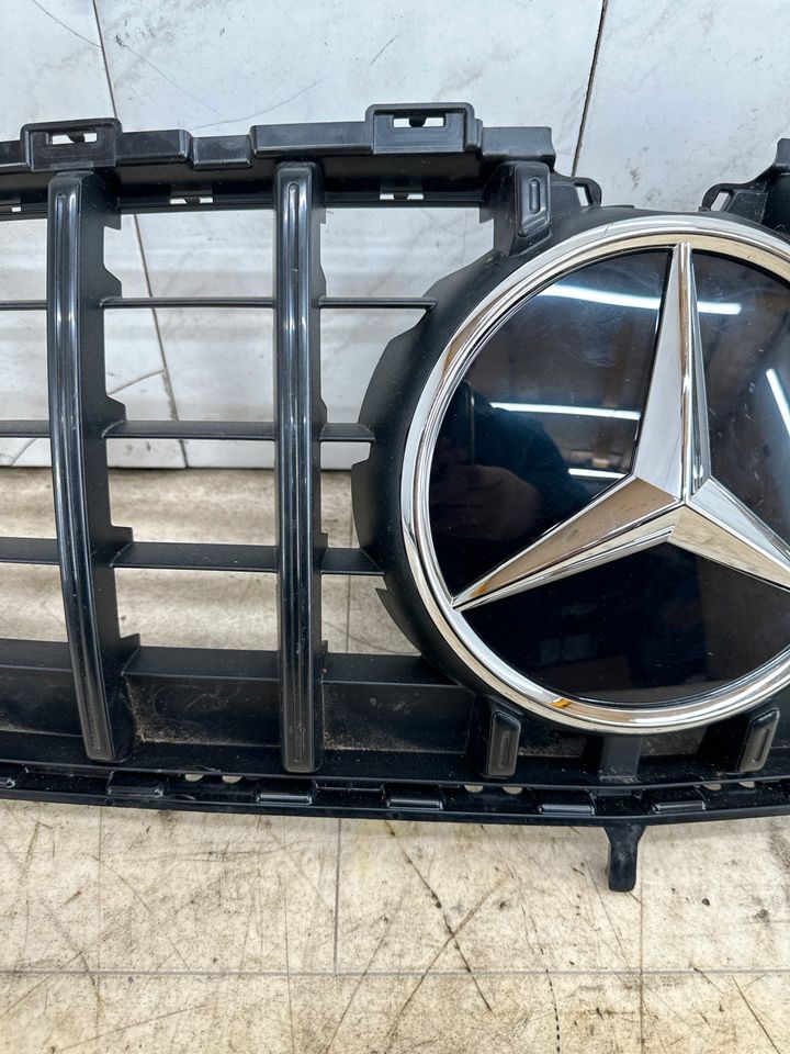 Kühlergrill Gitter Mercedes W118 AMG | A1188883600 in Remscheid