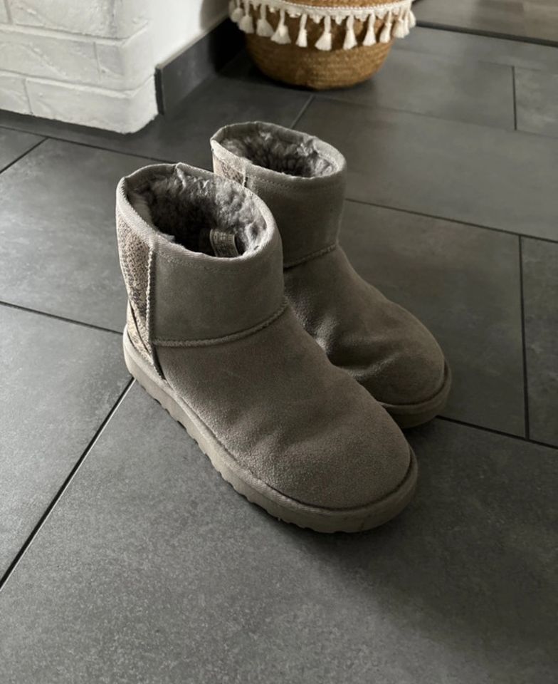 Ugg Gr 36 Snake Schuhe in Essen