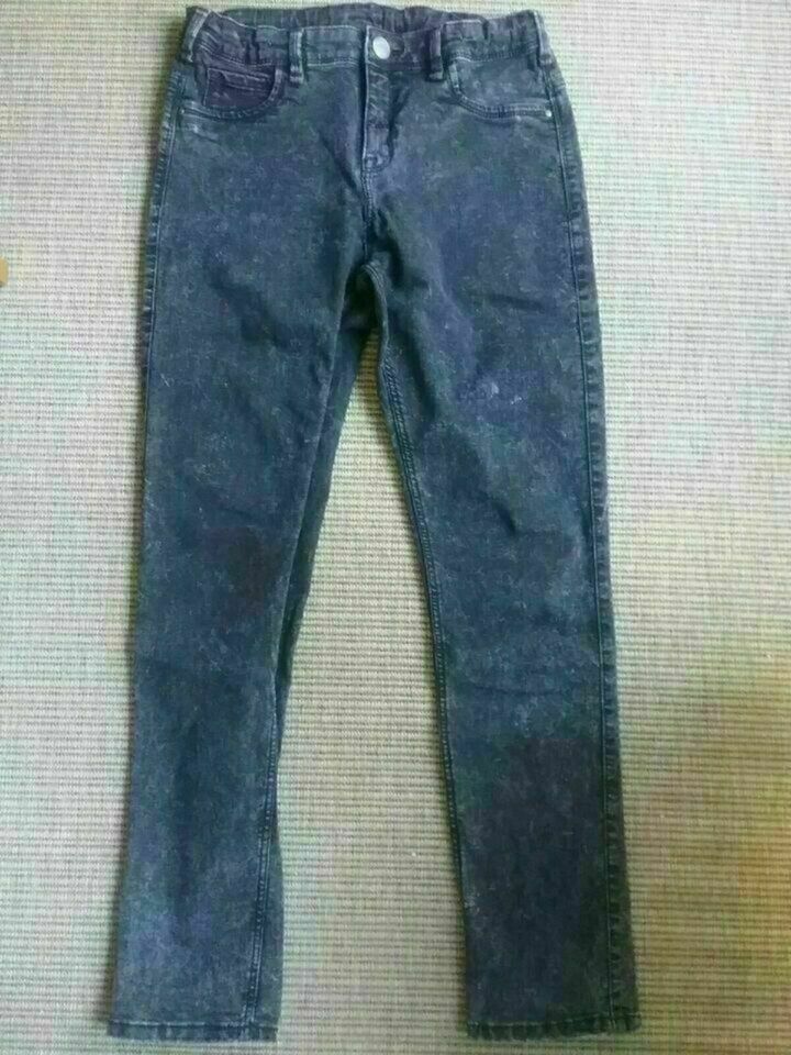 Schwarz-grau melierte Jeans, used look, 1x getragen, Gr. 164 in Freiburg im Breisgau