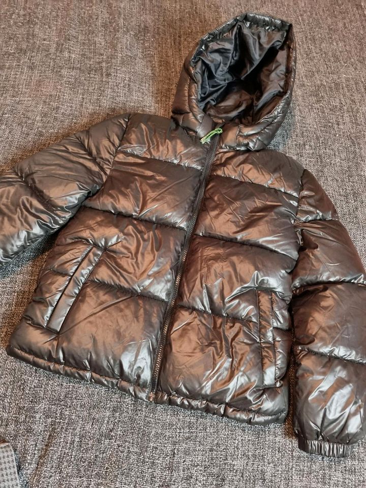 Jacke Winterjacke schwarz H&M Gr 140 in Berlin