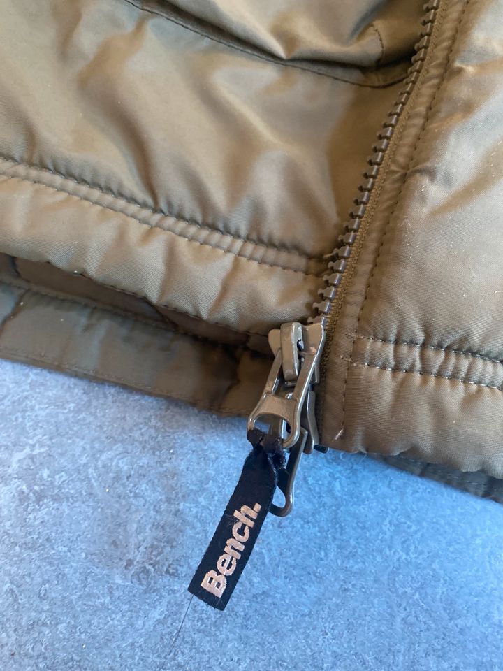 Bench Herren Mantel Parka Gr. M Winter Jacke Kapuze oliv grün in Berlin