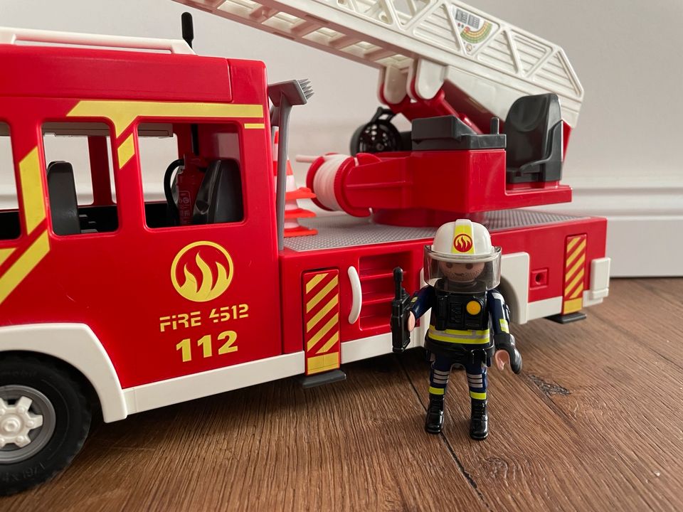 Playmobil Feuerwehr Leiterfahrzeug #5362# in Hamburg