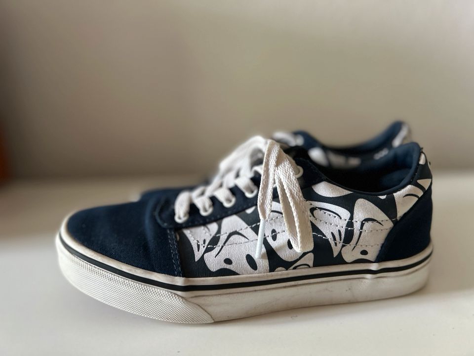 Vans Turnschuhe dunkelblau Smile Gr. 35 sehr cool in Magdeburg