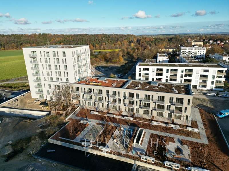 HEINRICHS: helle & moderne 2-Zimmerwohnung im 1. OG beim Steincenter in Freising mit Balkon in Freising