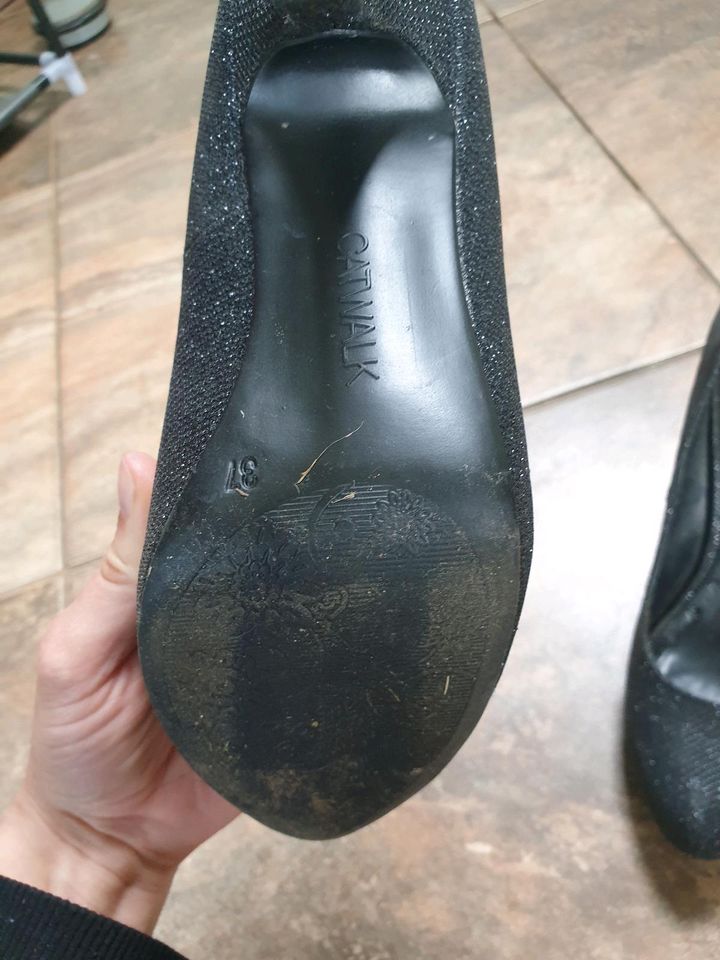 Schwarze Glitzer Schuhe in Leisnig