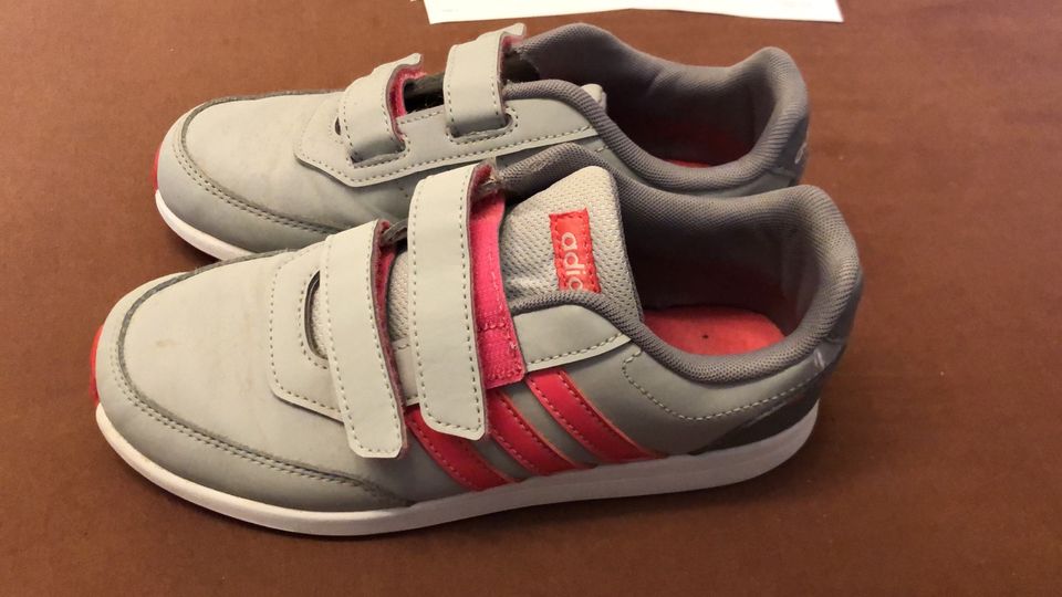 Adidas Schuhe 1 mal getragen in Illingen