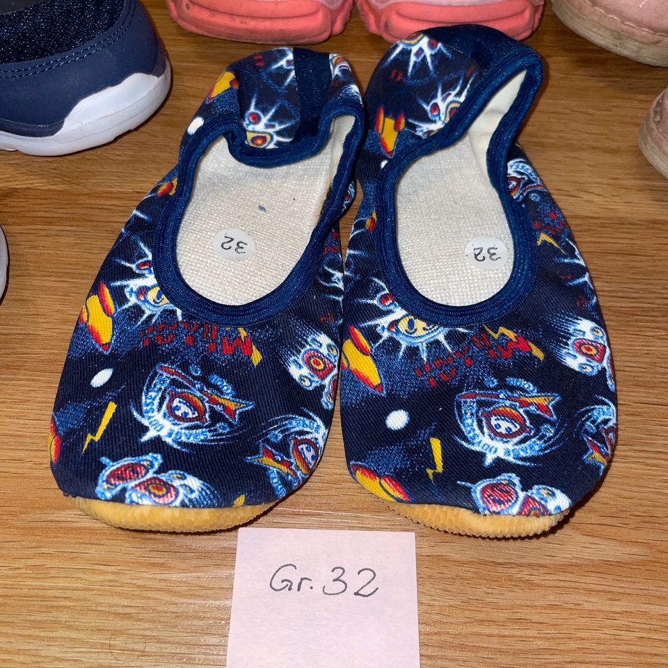 Kinderschuhe Set Gr. 22 bis 32 in Köthen (Anhalt)