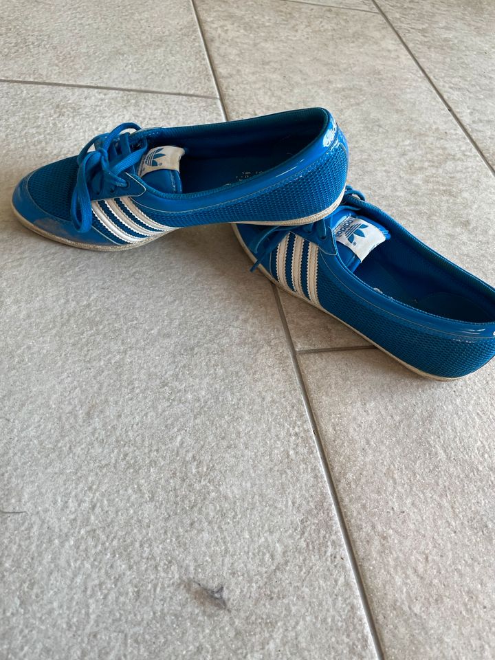 Schuhe Adidas Größe 39 in Georgsmarienhütte