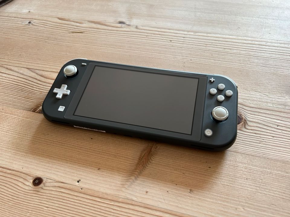 Nintendo Switch Lite OVP + Zubehör Topp in Neuss