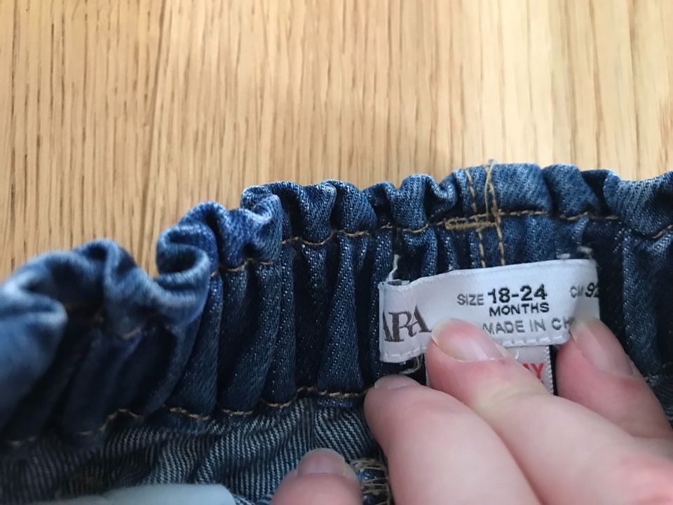 Jeansshort Mädchen von Zara in Bad Kissingen