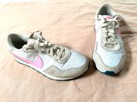 Turnschuhe Freizeitschuhe Schuhe Nike 39 Brandenburg - Schwarzheide Vorschau