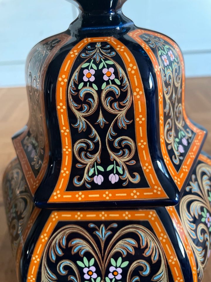 Keramikvase mit Deckel italienisches Design in Zülpich