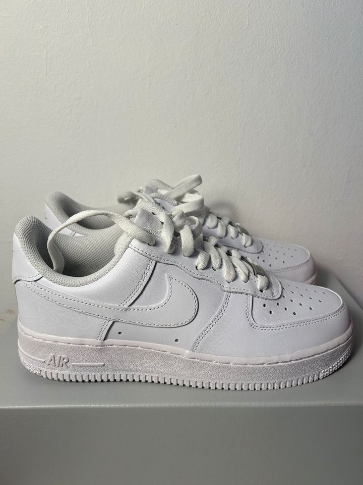 Nike Air Force 1 Sneaker Gr. 40,5 Neuwertig weiß white in Aachen