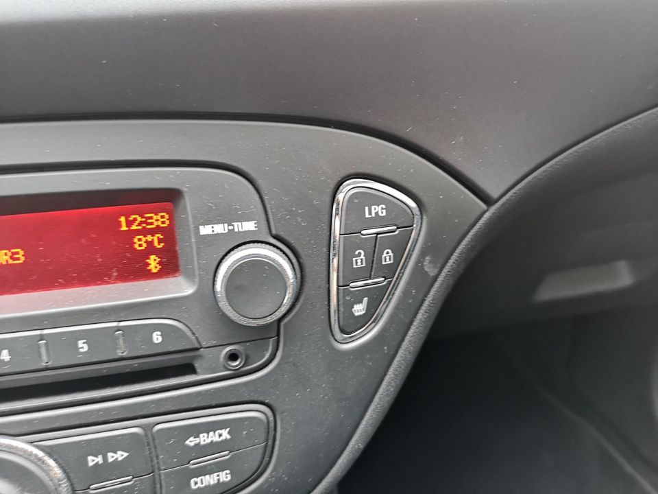 Opel Corsa 1.4LPG Navi Sitz/Lenkradheizung Benzin/GAS in Ofterdingen