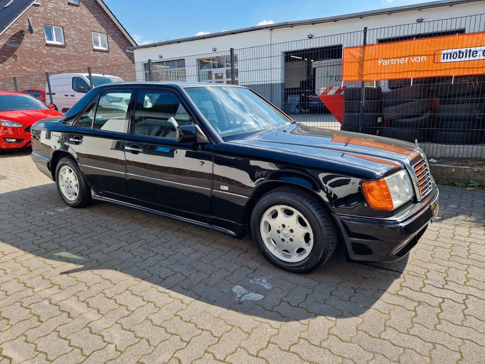 Mercedes-Benz 260E  W124  AMG in Prisdorf