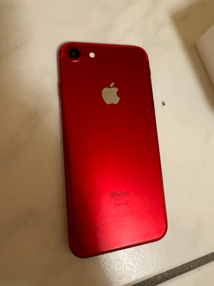 Apple iPhone 7 Product Red 2016 in Schermbeck