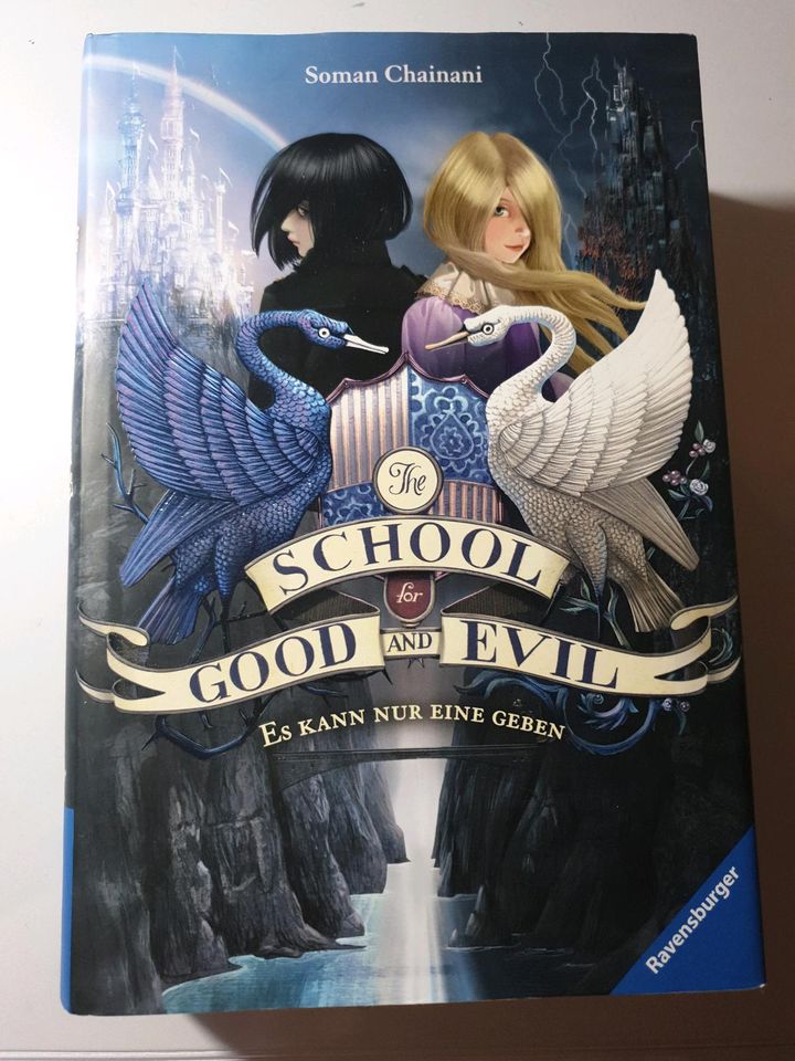 The School for Good and Evil Es kann nur einen geben in Illertissen