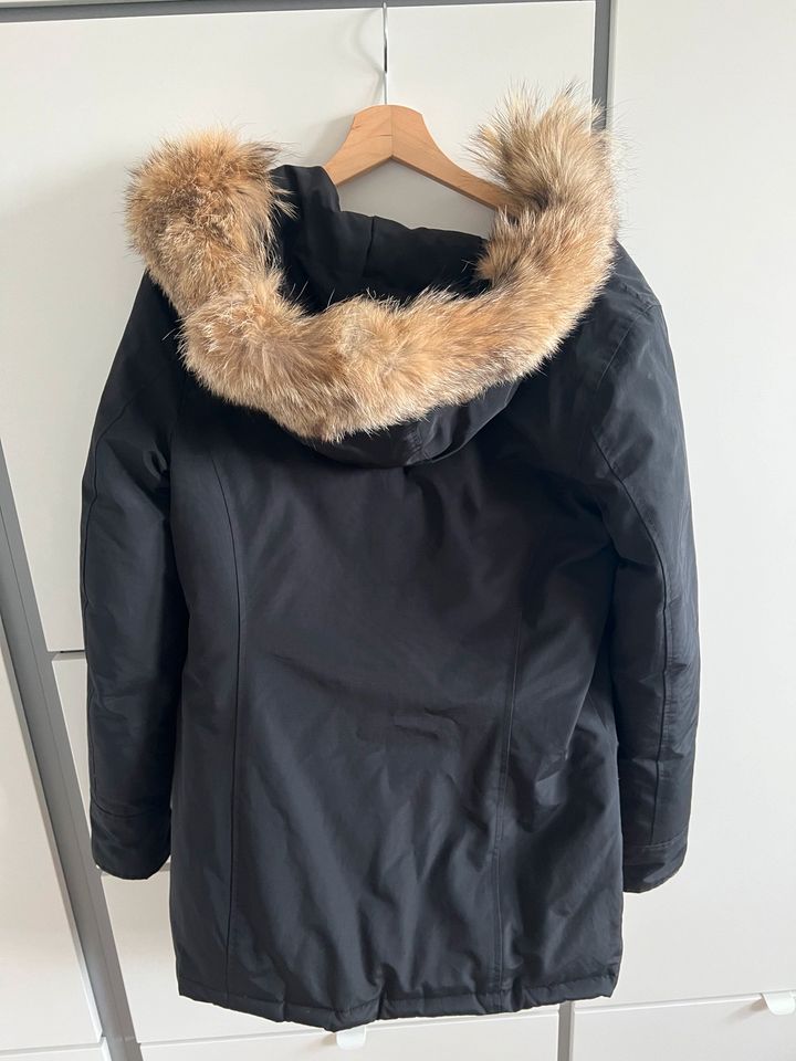 Damen Daunen Jacke Woolrich in Schwabach