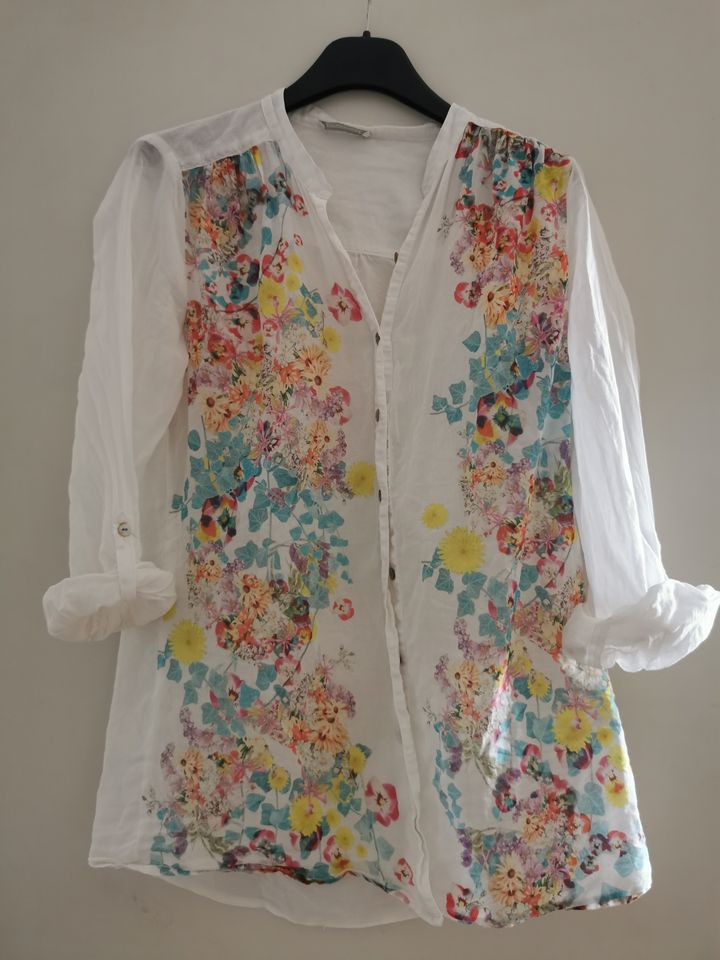 Bluse mit Print Muster/Blumen in Marburg