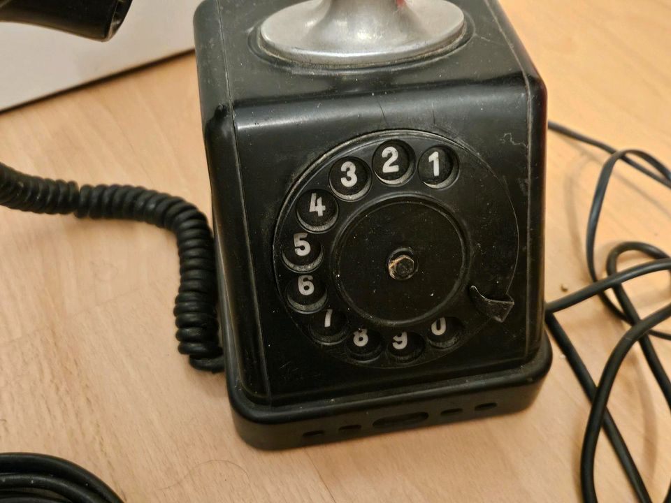 Uraltes DDR-Telefon in Oranienburg