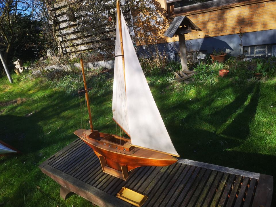 Modellboot Segelboot Holz in Rellingen