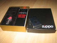 Einfach nur ein ZIPPO aus 2004 im Geschenkset. Niedersachsen - Aurich Vorschau