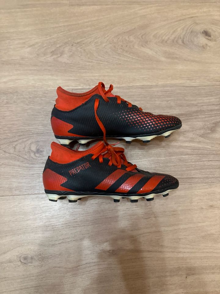 Fußballschuhe Adidas Predator in Ratekau